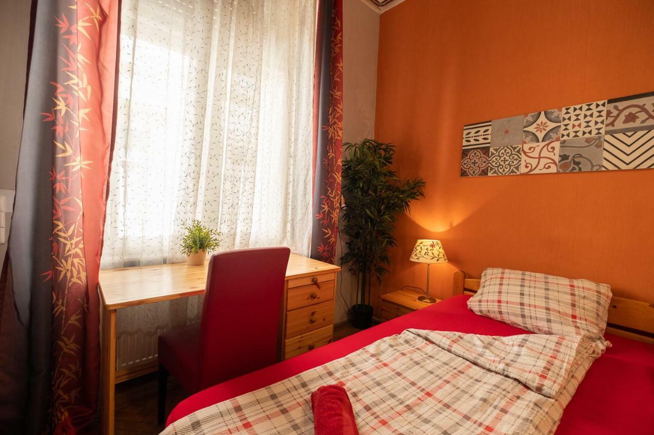 Pesto Hostel Boedapest Buitenkant foto