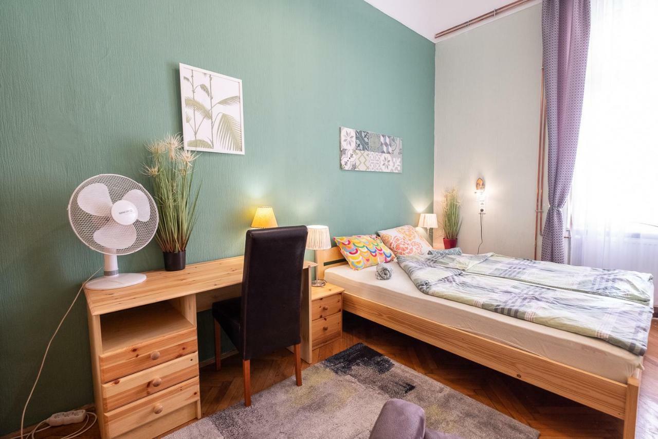 Pesto Hostel Boedapest Buitenkant foto